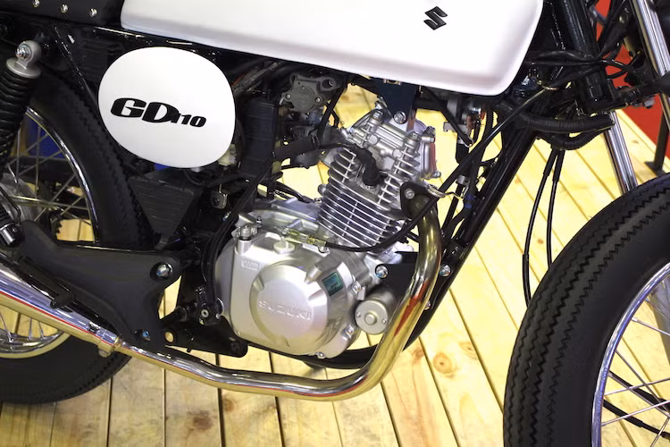 GD110 được Suzuki trang bị động cơ 1 xy lanh, SOHC, dung tích 112,8 cc, làm mát bằng không khí, sử dụng công nghệ chế hòa khí truyền thống. Động cơ này có công suất tối đa và mô men xoắn cực đại động cơ này có thể đạt được lần lượt là 8,04 mã lực ở 8.500 vòng/phút và 8,53 Nm ở 5.500 vòng/phút. Hộp số theo xe là loại côn tay 4 cấp, ly hợp ướt.