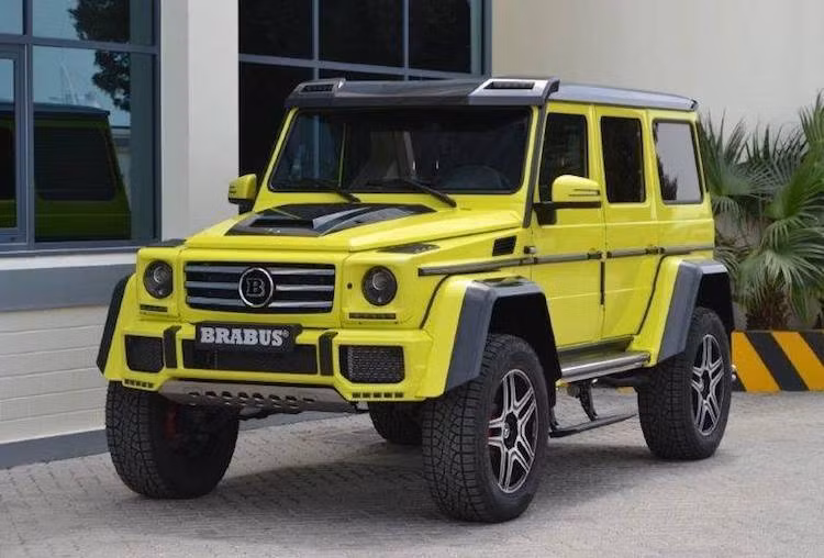 Tuy nhiên sau khi "qua tay" Brabus, chiếc xe đã đạt công suất tối đa 542 mã lực và mô-men xoắn cực đại 800 Nm. Với sức mạnh tăng thêm, G500 4x4² có khả năng đạt 0-100 km/h chỉ trong 6,7 giây và tốc độ tối đa 210 km - một "thành tích" không nhỏ khi chiếc xe nặng tới 3 tấn.