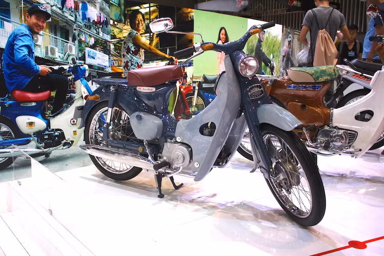 Tại triển lãm xe máy Việt Nam (VMCS) 2016, Honda Việt Nam đã trưng bày mẫu xe ý tưởng Super Cub Concept với cảm hứng thiết kế lấy từ thế hệ Honda Super Cub C100 đầu tiên. Hơn 1 năm sau tại VMCS 2017, một chiếc Super Cub C100 được phục chế hoàn hảo, mới như "đập thùng" đã được Honda đem tới triển lãm.