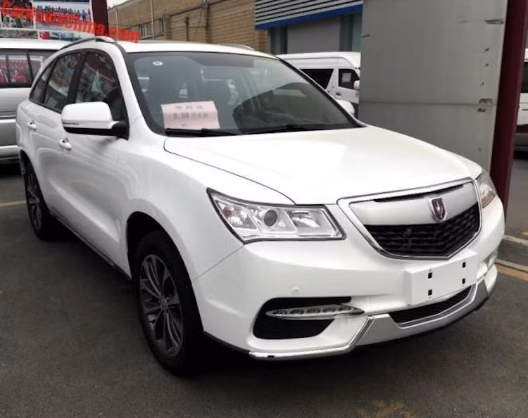 Là sản phẩm của hãng Jinbei thuộc tập đoàn xe hơi Trung Quốc Brilliance Automotive - đối tác liên doanh của BMW, tuy nhiên chiếc Jinbei Diazi (tên tiếng Anh là Jinbei Tjatse) có kiểu dáng được "nhái" theo mẫu SUV hạng sang Acura MDX 2014, thuộc thế hệ thứ 3 của dòng xe này.