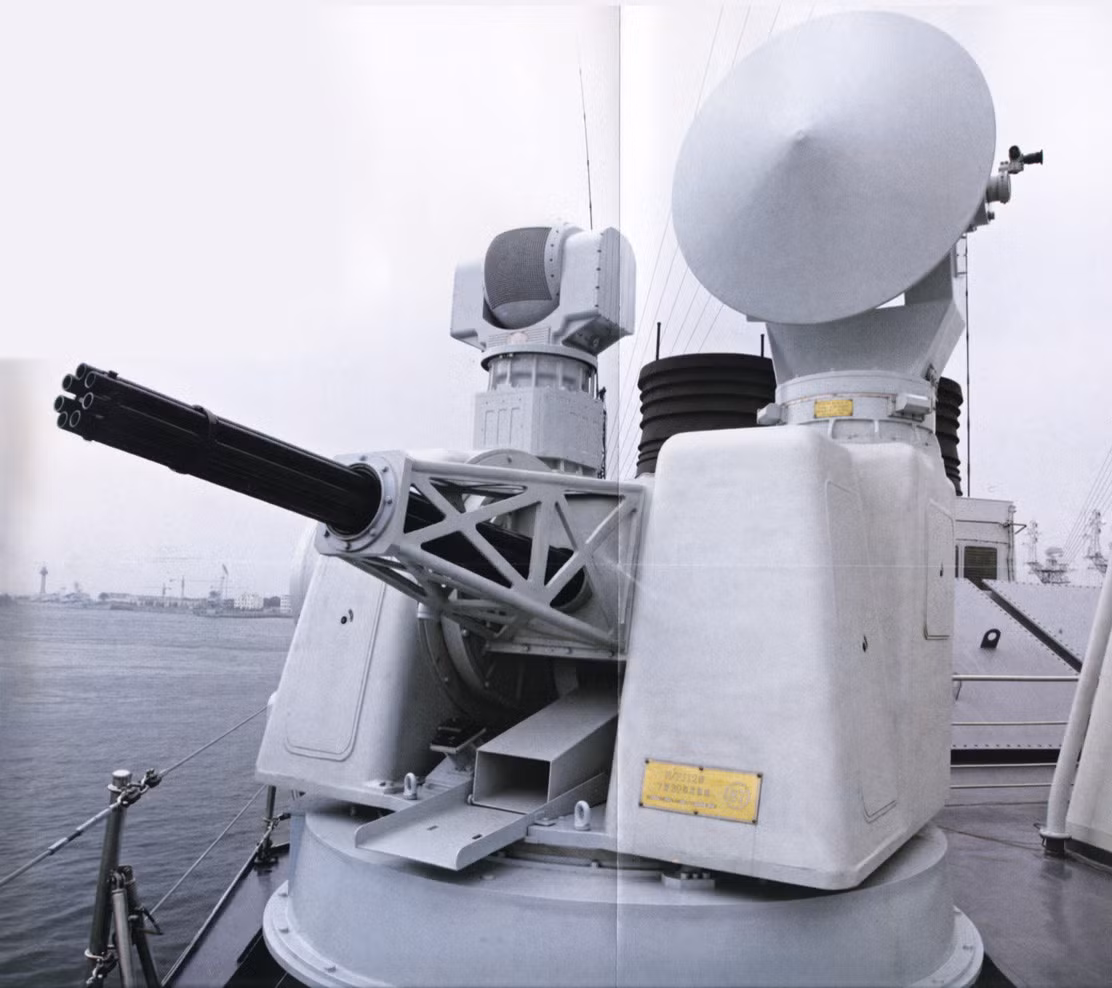 Tuy nhiên, tổ hợp H/PJ-12 sẽ được thay thế bởi hệ thống pháo CIWS H/PJ-11 (biến thể xuất khẩu có tên Type 1130), đang được ráp trên thân tàu thứ 9 được đóng tại nhà máy đóng tàu Trường Hưng, Giang Nam và thân tàu thứ 8 tại nhà máy đóng tàu Đại Liên, nơi hoàn thành tàu sân bay Liêu Ninh.