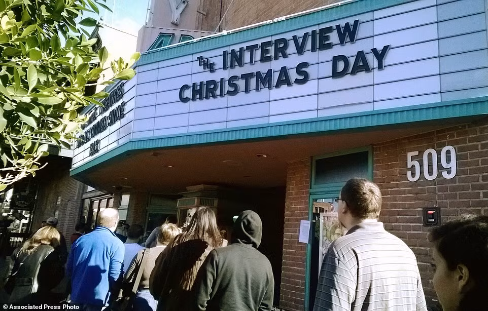 Trước khi ra rạp, The Interview đã có mặt trên một số trang chia sẻ video trên mạng và trang web của Sony.