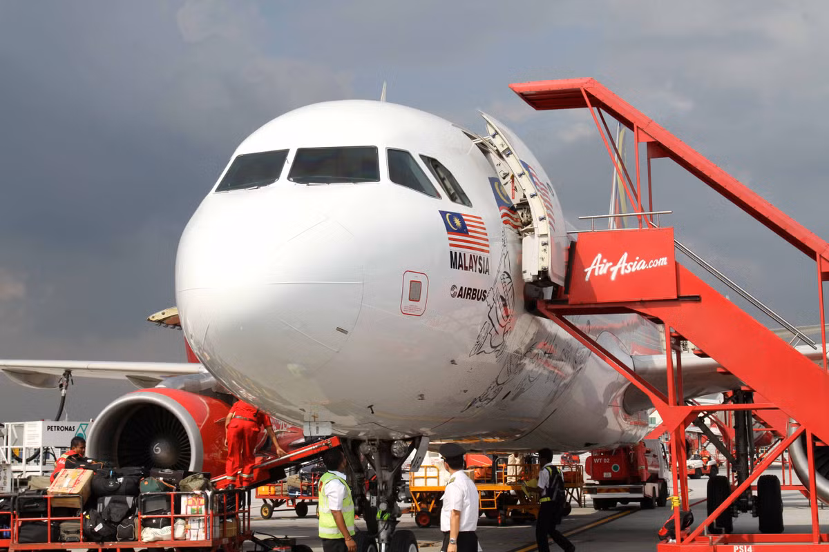 Airbus A320-200, là một loại máy bay phản lực tầm trung do Tập đoàn Airbus của Châu Âu sản xuất, phù hợp với đường bay dưới 5 giờ liên tục. Loại này được sản xuất nhiều nhất trong lịch sử ngành hàng không và được các hãng hàng không uy tín trên thế giới sử dụng.