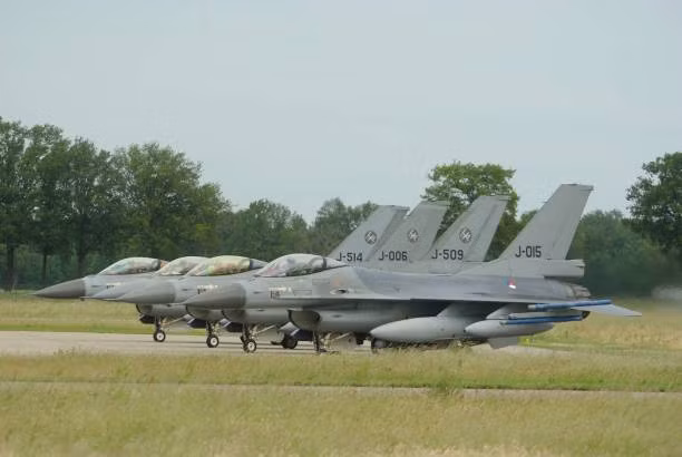 Theo ông Reno, thay vì trông chờ vào các mẫu máy bay hiện đại nhưng xa lạ như F-16, Ukraine nên đề nghị phương Tây chuyển giao những mẫu máy bay chiến đấu mà phi công nước này đã quen thuộc và có thể nhanh chóng tiếp nhận mà không mất nhiều thời gian huấn luyện. Điều này có thể giúp lực lượng Ukraine đạt được kết quả tốt hơn trên chiến trường. Ông Reno gợi ý Ukraine có thể đề nghị Taliban bán lại các máy bay MiG thời Liên Xô mà họ tiếp quản từ chính quyền tiền nhiệm ở Afghanistan.