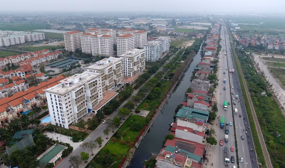  Khu đô thị Đặng Xá Mới đây, Cảnh sát PCCC Hà Nội đã công khai danh sách 91 công trình chung cư, nhà cao tầng cần khắc phục các tồn tại và vi phạm về phòng cháy chữa cháy (PCCC), tính đến cuối tháng 5/2018. Trong số nhiều chủ đầu tư sai phạm, phải kể đến Tổng Công ty Viglacera với hàng loạt tòa chung cư thuộc Khu đô thị Đặng Xá (nằm cạnh quốc lộ 5 trên địa bàn 3 xã Cổ Bi, Trâu Quỳ, Phú Thị, huyện Gia Lâm, Hà Nội) gồm: Tòa C13; C14; C15; C16 A và B; tòa D1; D2; D3; D4. Ảnh: Zing.