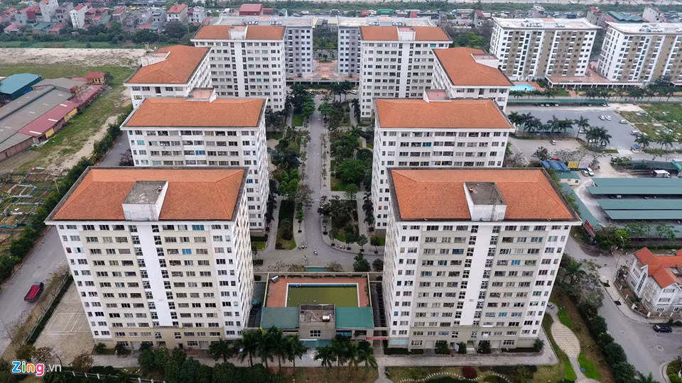 Các khu nhà ở thấp tầng, diện tích căn hộ nhỏ 35,8-69,5 m2, phù hợp cho nhiều đối tượng. Giá các căn hộ để bán dưới 9 triệu đồng/m2 (đã bao gồm VAT và phí bảo trì) tương đương với giá trị căn hộ khoảng 400 triệu đồng. Căn hộ cho thuê có giá chỉ 30.000 đồng/m2/tháng. Ảnh: Zing.