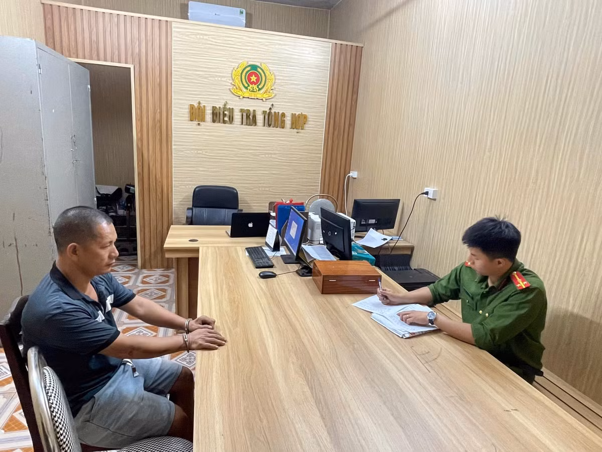 Khởi tố kẻ say rượu, chửi bới ở ngày hội Đại đoàn kết Khoi to ke say ruou, chui boi o ngay hoi Dai doan ket