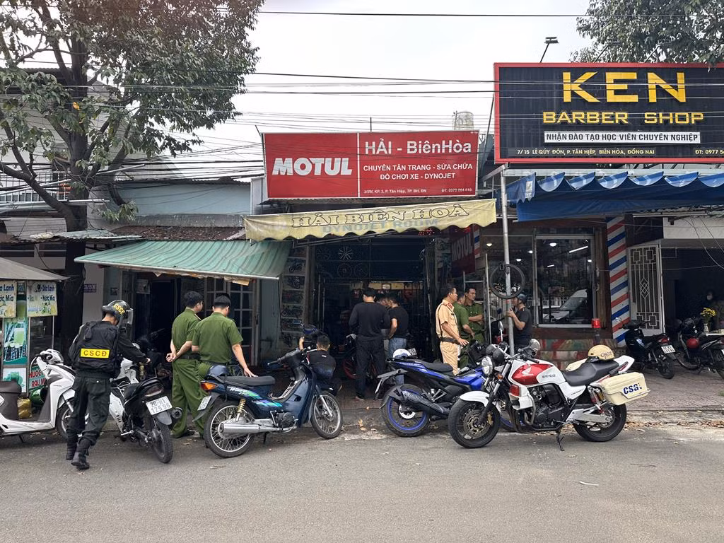 Hinh anh cong an Dong Nai dot kich cac lo do xe trai phep