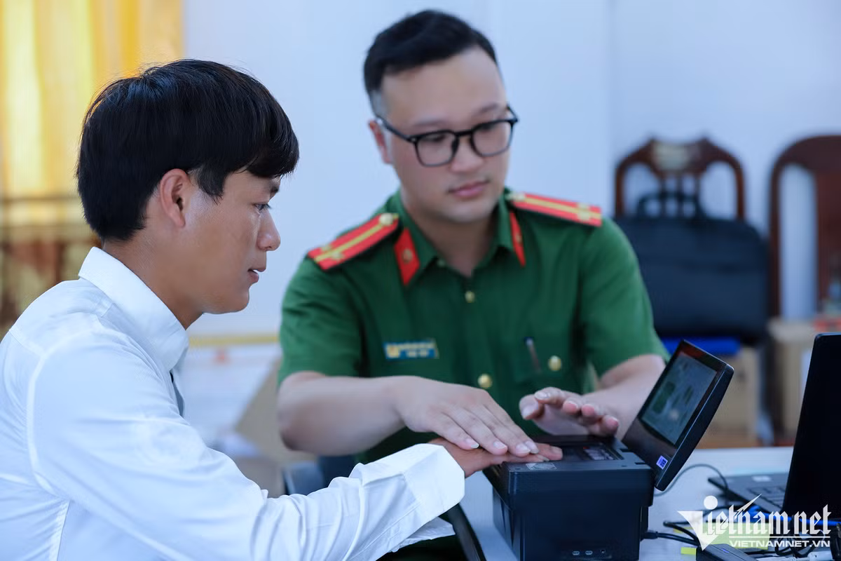 Công an khẳng định, giấy xác nhận cư trú là "hành dân" Cong an khang dinh, giay xac nhan cu tru la