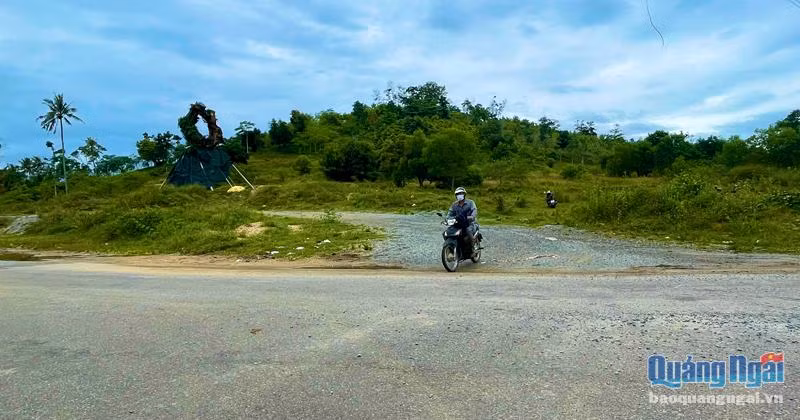 Một góc núi Thiên Bút, nơi quy hoạch xây dựng công viên Thiên Bút.