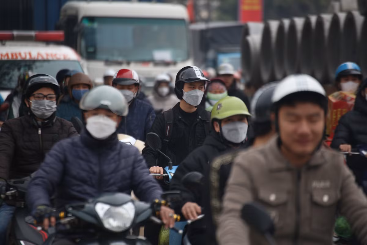 Ngồi yên trên xe và chờ đợi mệt mỏi khi phải di chuyển từng mét đường.