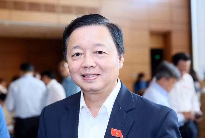 7/2010 – 01/2011: Ông Trần Hồng Hà là Ủy viên Ban cán sự Đảng, quay lại làm Thứ trưởng Bộ Tài nguyên và Môi trường.