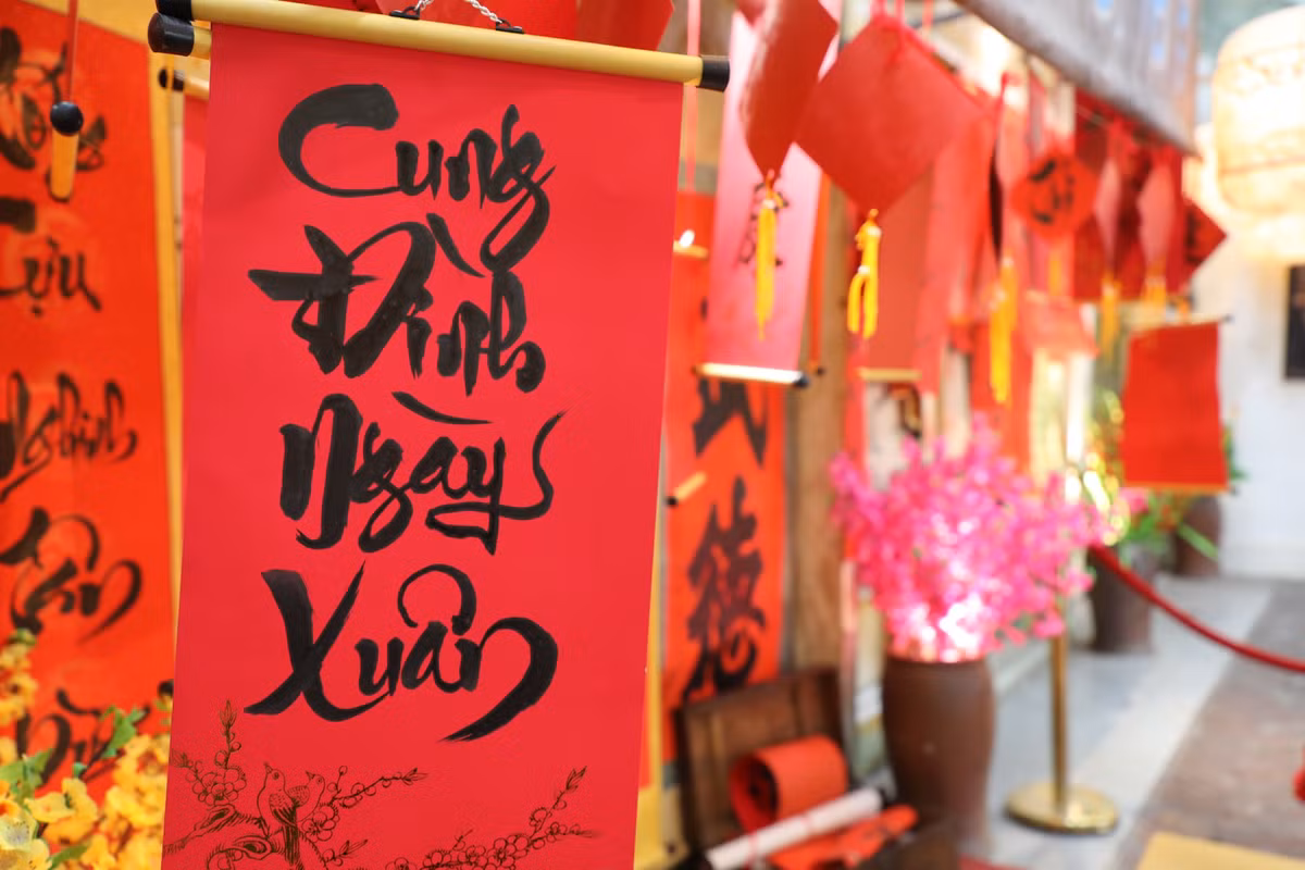 Vào những ngày đầu năm mới nhiều người thường đi xin chữ để thể hiện những mong muốn, nguyện vọng của bản thân trong năm mới.