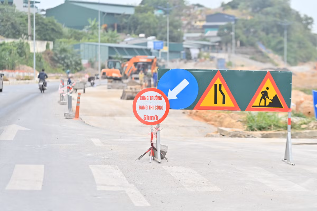 Sau khi hoàn thiện giai đoạn 2 của dự án, đường dọc bờ biển Hạ Long - Cẩm Phả sẽ là tuyến du lịch đẹp nhất của Quảng Ninh, kết nối vịnh Hạ Long và vịnh Bái Tử Long, góp phần giảm tải lưu lượng xe cộ, giao thông cho quốc lộ 18.