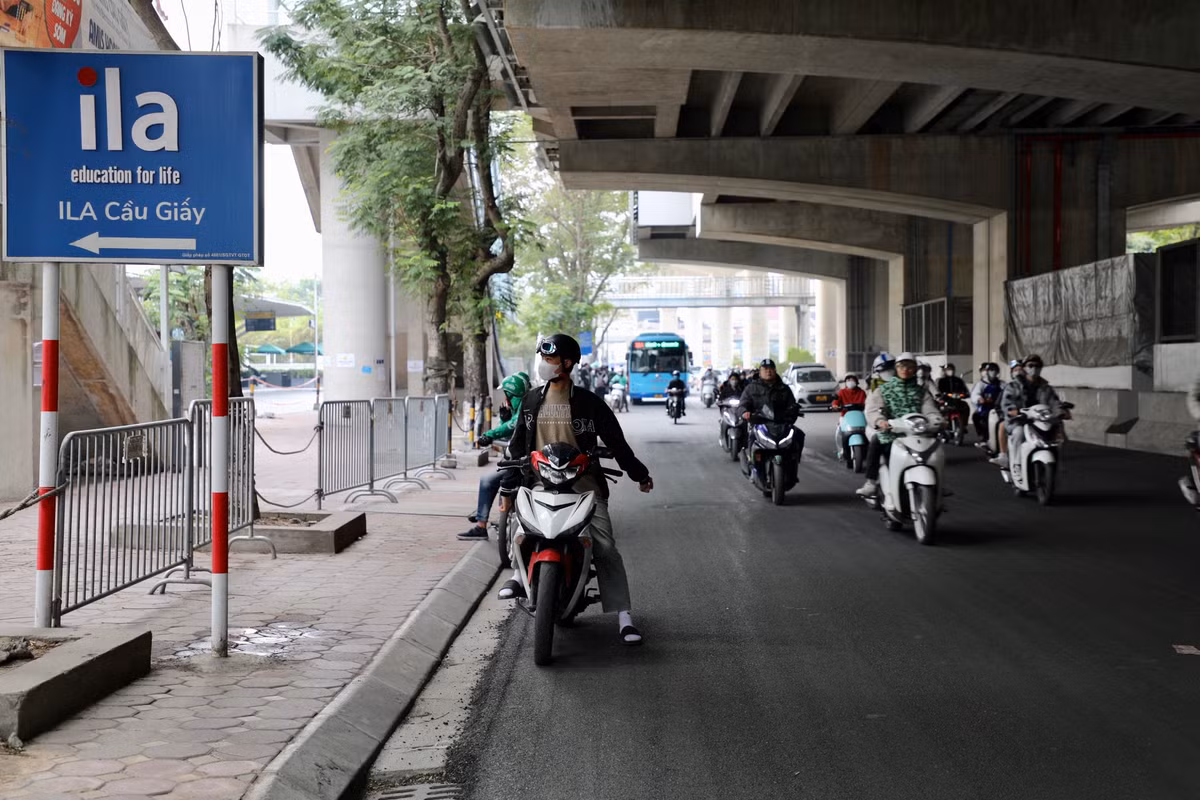 Nỗi ám ảnh của người tham gia giao thông suốt 2 năm qua trên QL 32 đã và đang được khắc phục.