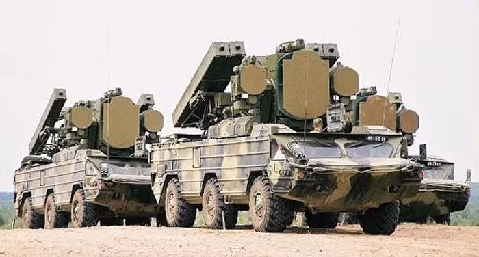 Có lẽ phần quan trọng nhất của kế hoạch này là nâng cấp hệ thống radar và phòng không. Gruzia được thừa hưởng từ Liên Xô các tổ hợp tên lửa tầm trung S-125M Neva-M và 9K37 Buk-M1; và tầm ngắn 9K33M2 Osa-AK, 9K33M3 Osa-AKM và 9K35 Strela-10.