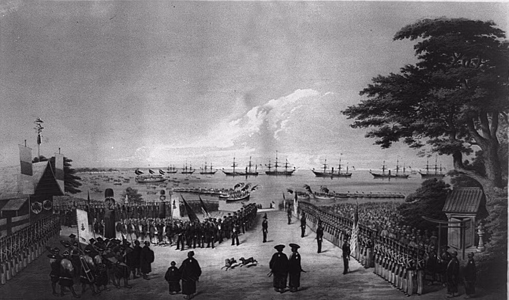 Tuy nhiên, điều này kết thúc sau khi chỉ huy hải quân Mỹ Matthew C. Perry cập cảng Edo năm 1853. Perry thương lượng với chính phủ nước Nhật về việc mở 2 cảng chính ở Edo, từ đó làm dấy lên các cuộc biểu tình trong dân chúng và tình trạng lạm phát kinh tế tăng cao. Ảnh BI