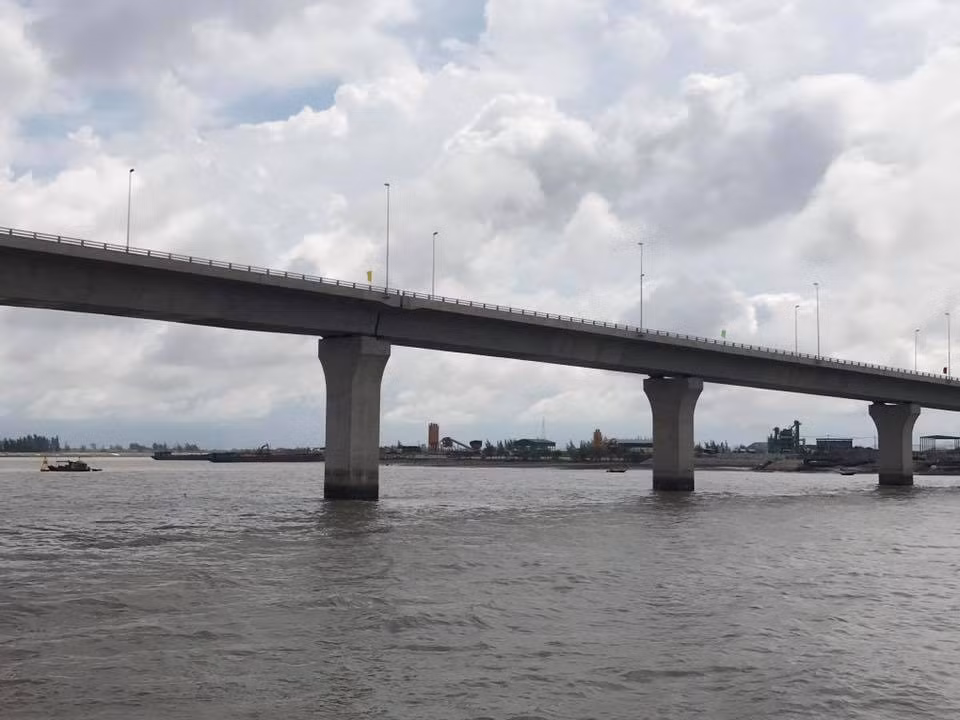Dự án có tổng mức đầu tư là 11.849,195 tỷ đồng, trong đó, vốn vay ODA Nhật Bản 50,171 tỷ yên, vốn đối ứng 1.800 tỷ đồng. Điểm đầu dự án tại nút giao Tân Vũ (lý trình Km100+891, đường cao tốc Hà Nội - Hải Phòng (phường Tràng Cát, quận Hải An); điểm cuối tại vị trí tiếp giáp cổng cảng Lạch Huyện (huyện Cát Hải). Khi đưa vào sử dụng, sẽ kết nối các khu vực đang phát triển tại phía đông thành phố Hải Phòng với cảng Lạch Huyện, khu công nghiệp Đình Vũ, cũng như kết nối với đường cao tốc Hà Nội - Hải Phòng, đáp ứng nhu cầu phát triển của vùng và tiến độ triển khai cảng cửa ngõ quốc tế Lạch Huyện.