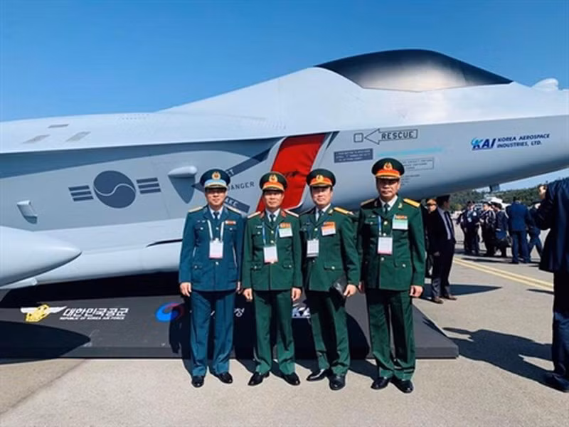 Tại triển lãm quốc phòng ADEX 2019 hiện đang diễn ra ở Hàn Quốc, phái đoàn Việt Nam đã tỏ ra rất quan tâm tới chiến đấu cơ thế hệ năm đang được nước bạn phát triển. Nguồn ảnh: Sina.