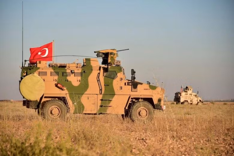 Hiện tại, cuộc tấn công của Thổ Nhĩ Kỳ vào lực lượng người Kurd ở phía Bắc Syria đã dừng lại sau lệnh ngừng bắn của phía Ankara. Tuy nhiên giới truyền thông quốc tế tỏ ra khá lo ngại về "độ bền" của lệnh ngừng bắn này. Nguồn ảnh: Pinterest.