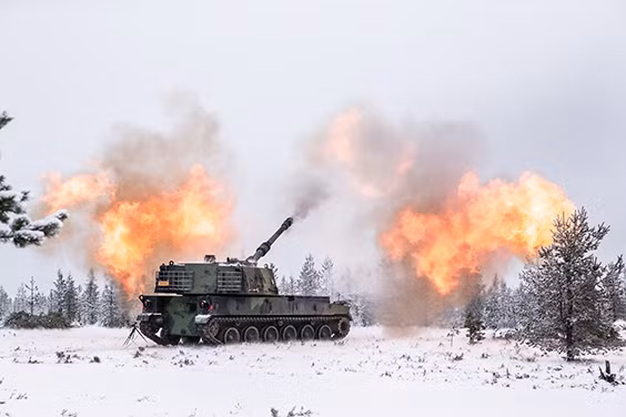 Thậm chí từ phiên bản pháo tự hành K9 Thunder của Hàn Quốc, Thổ Nhĩ Kỳ còn mua bản quyền để thiết kế ra khẩu pháo tự hành T-155 Firtina của riêng mình. Nguồn ảnh: Chosul.