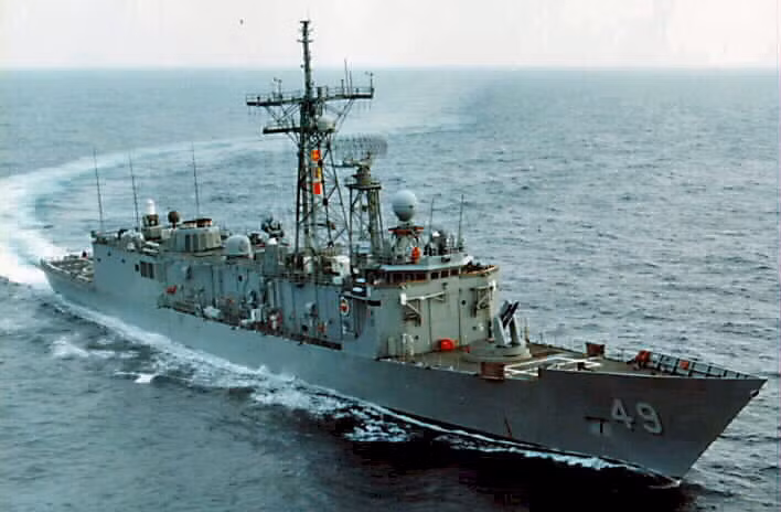 Những năm cuối còn phục vụ trong biên chế hải quân Mỹ, các khinh hạm Oliver Hazard Perry đã bị tháo bỏ ray phóng Mk 13 để thuần túy đảm nhiệm chức năng tàu tuần tra chống ngầm.