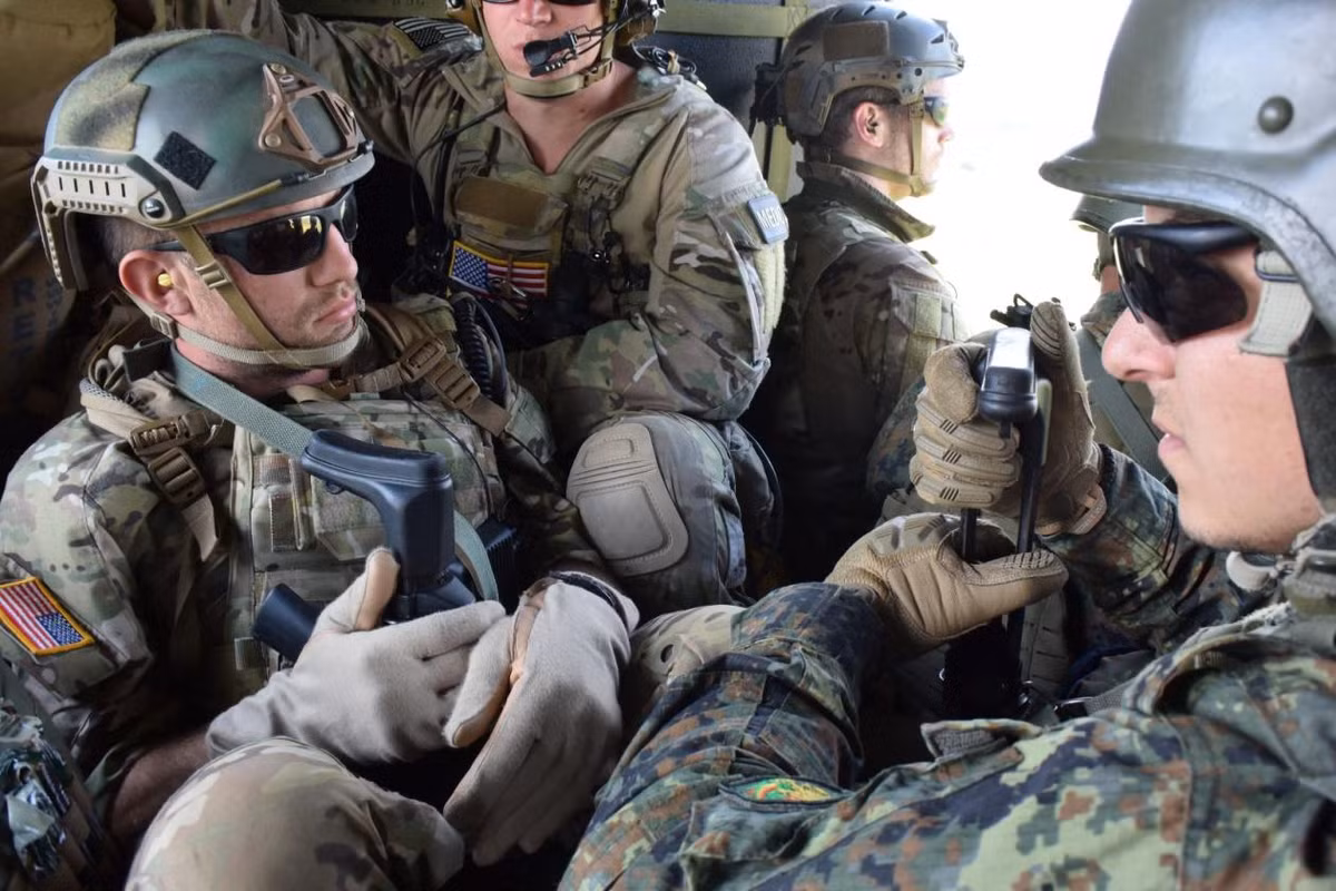 Hôm 26/10 vừa rồi, một chiến dịch bí mật đã được đặc nhiệm Delta Force thực hiện nhằm vào nơi ở của thủ lĩnh lực lượng IS. Dưới áp lực tấn công của đặc nhiệm Mỹ, trùm khủng bố IS đã tự kích nổ bom tự sát. Nguồn ảnh: Pinterest.