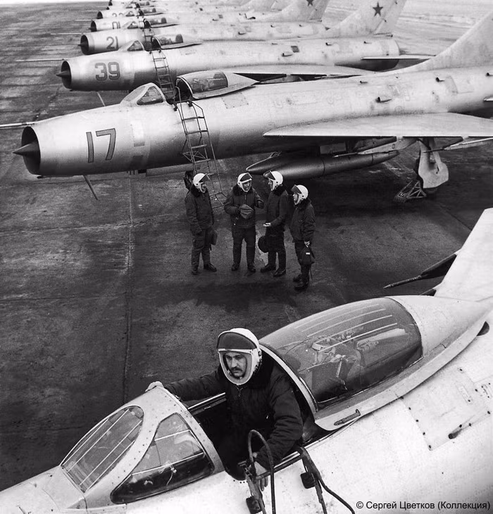 Kiểu cánh tam giác này khiến Su-9 có hình dáng khí động học khá vượt trội, lực kéo ngược tác động lên máy bay là rất thấp, đặc biệt là khi bay siêu âm. Nguồn ảnh: Rumil.