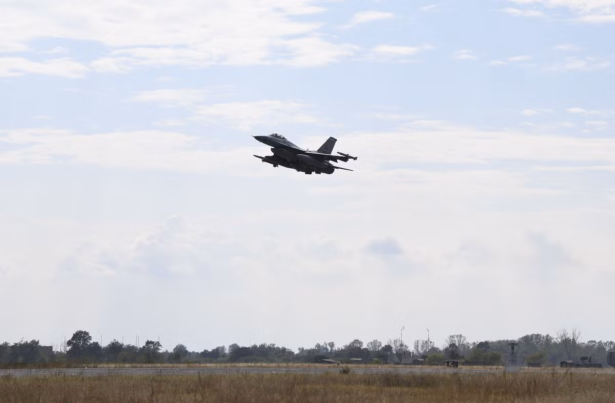 Trong cuộc tập trận không đối không này, Mỹ đã đưa các chiến đấu cơ F-16 ra tham chiến cùng các tiêm kích MiG-29 để tính điểm. Chủ yếu bài huấn luyện nhằm so sánh khả năng cơ động giữa hai loại tiêm kích trong những cuộc quần chiến trên không. Nguồn ảnh: Defpost.