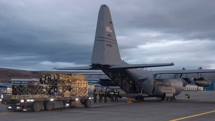 Hồi đầu tháng 10 vừa rồi, quân đội Mỹ kết hợp cùng không quân Canada đã chuyển tới căn cứ này hơn 45 tấn hàng hoá, nhu yếu phẩm để đảm bảo căn cứ hoạt động tốt trong mùa đông sắp tới. Nguồn ảnh: BI.