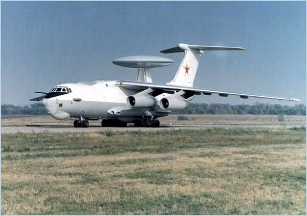 Những chiếc A-50U đời sau này có thể dễ dàng nhận biết bởi "hình nấm" đặc trưng ngay trên lưng máy bay.