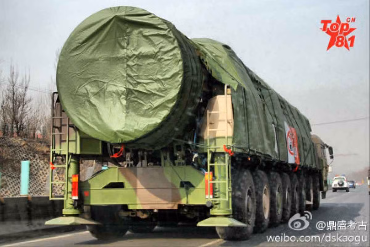 Đông Phong 41 của Trung Quốc được truyền thông nước này quảng cáo là có tầm bắn tối đa lên tới 15.000 km, tốc độ bay nhanh nhất lên tới gấp 25 lần tốc độ âm thanh, có khả năng bay từ Trung Quốc tới Mỹ chỉ trong 30 phút và mang theo 10 đầu đạn. Nguồn ảnh: BI.