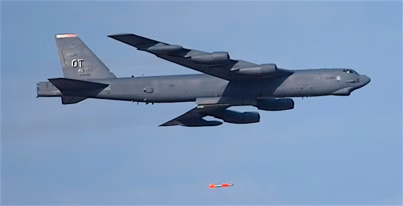 Phi hành đoàn thuộc phi đội ném bom số 2 được triển khai đến căn cứ RAF Fairford của Anh để tiến hành đào tạo trong môi trường chung với các đồng minh và đối tác NATO, không quân Mỹ cho biết.