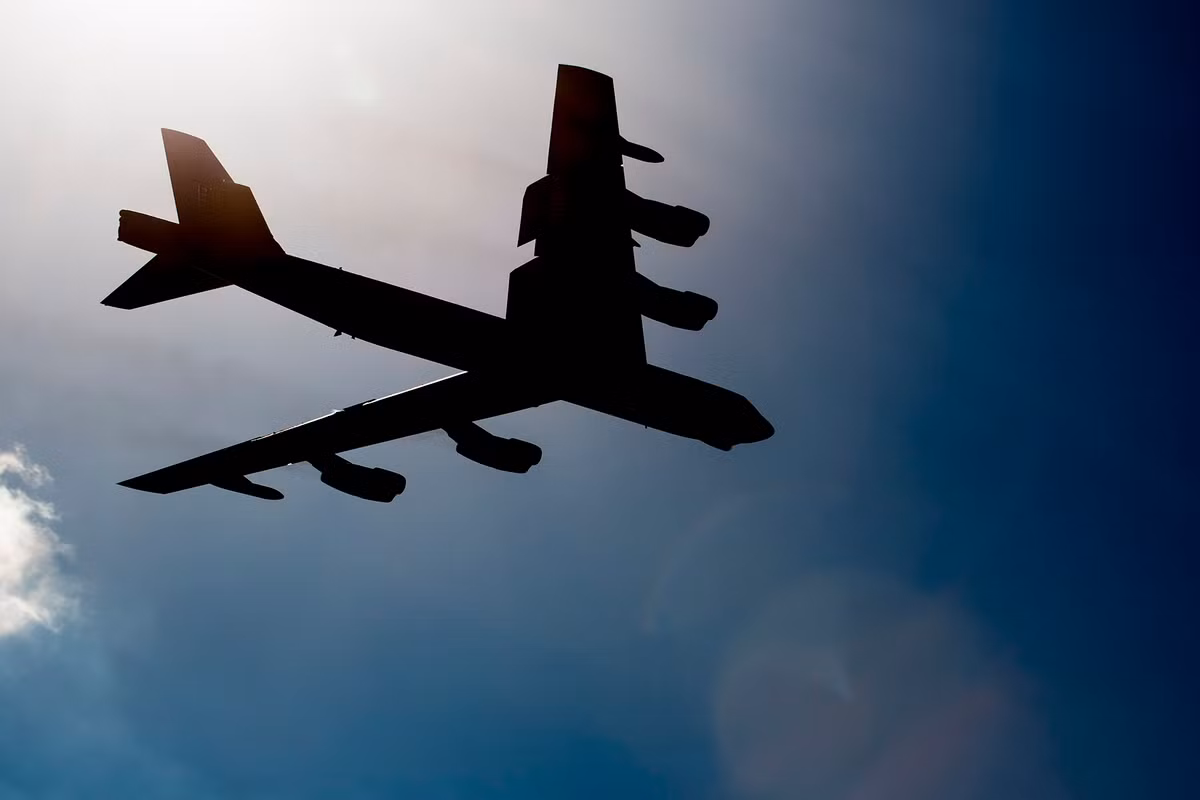 Trong chiến tranh Việt Nam, B-52 thường phải đối chọi với hệ thống phòng không mà không có biện pháp bảo vệ hiệu quả.