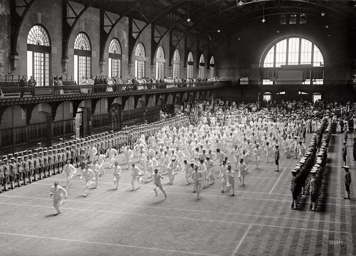 Sĩ quan Học viên Hải quân Mỹ tại Học viện Hải quân tốt nghiệp năm 1917 - cách đây 102 năm. Nguồn ảnh: BI.