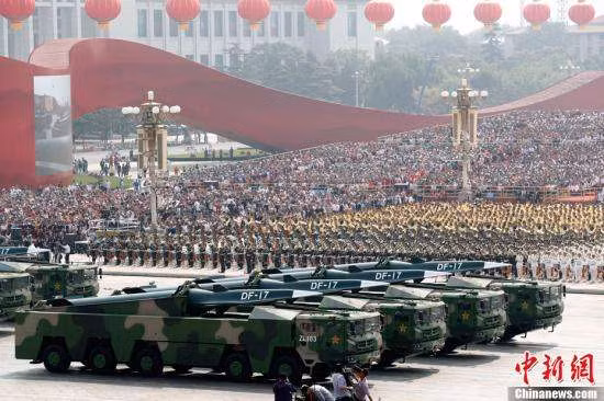 Ngoài ra, do DF-17 và đầu đạn sẽ tách nhau ở độ cao lớn nên đầu đạn sẽ có thể bắn được tới mọi khu vực ở Bắc Bán Cầu tuỳ thuộc vào độ cao mà DF-17 có thể đạt được. Nguồn ảnh: QQ.