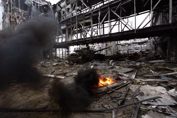 Sân bay Donetsk mùa hè năm 2015 chỉ còn là đống nổ nát sau khi trở thành bãi chiến trường cho hoả lực hai bên "trình diễn" sức mạnh. Nguồn ảnh: TankinAction.