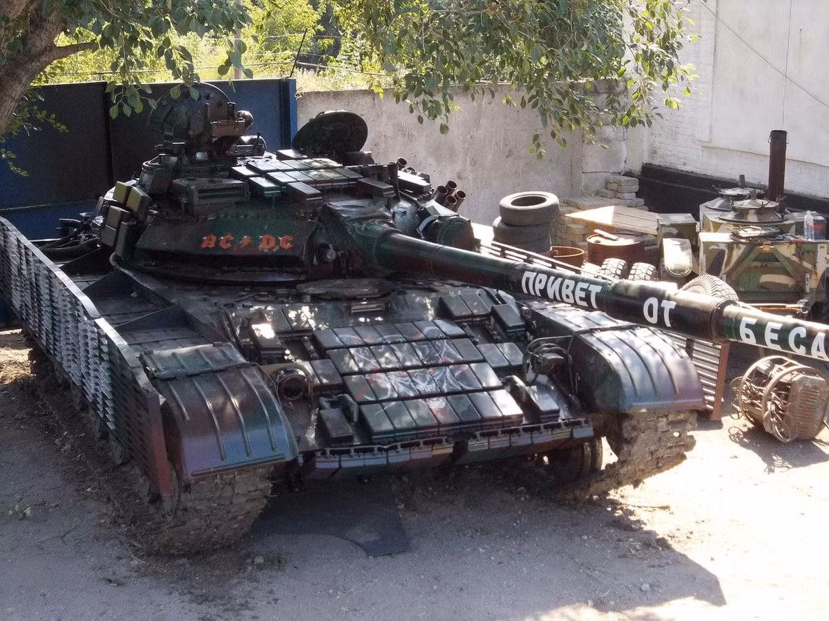 Các phương tiện chiến tranh hạng nặng này đều được Nga vận chuyển sang Donbass bằng đường bộ. Nguồn ảnh: TankinAction.
