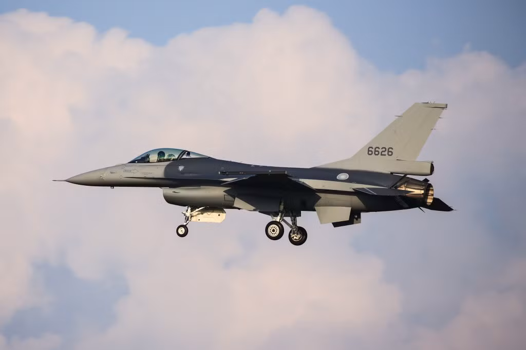 Về cơ bản, F-16 Block 70/72 có chiều dài 16,027 mét, chiều cao 5,090 mét và có thể dễ dàng đạt tốc độ tối đa lên tới Mach 2. Nguồn ảnh: Lockheedmartin.