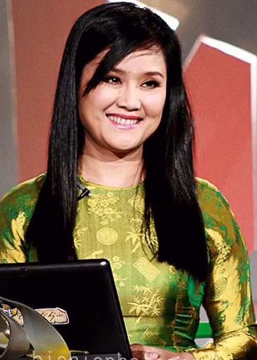 Khán giả “Như chưa hề có cuộc chia ly” ấn tượng với MC Thu Uyên về chất giọng ấm áp, truyền cảm, đôi mắt biết nói cùng những đóng góp của cô dành cho chương trình. Ảnh: Gia đình xã hội