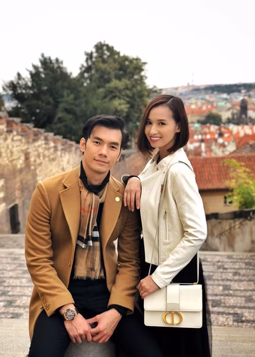 Nhan Phúc Vinh nhiều lần trò chuyện với các bạn diễn trên Fanpage nhưng gần như không tương tác với Diễm My.