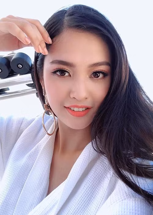 Thiếu nữ dân tộc Tày cho biết, lợi thế của cô còn là khả năng ngoại ngữ tốt.