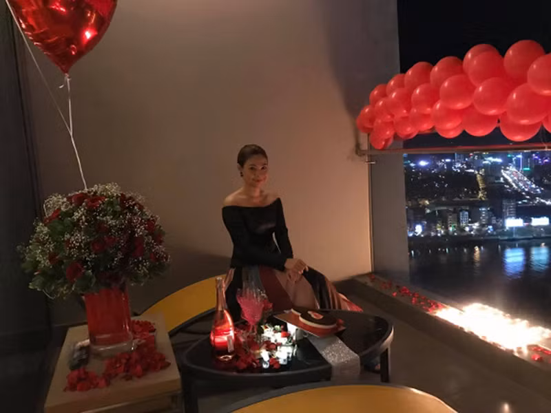 Thói quen kỷ niệm của Thanh Thảo và Tom Han thưa dần từ ngày cả hai có con gái chung. Tuy nhiên, ông xã của nữ ca sĩ vẫn khéo sắp xếp để hai vợ chồng có những khoảng thời gian riêng tư.