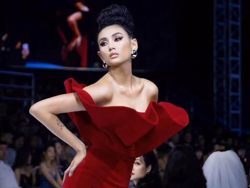 Khi phát hiện vô tình trở thành người chen vào hạnh phúc gia đình của người khác, Võ Hoàng Yến cảm thấy bị tổn thương và quyết định rời đi. Ảnh: Người đưa tin