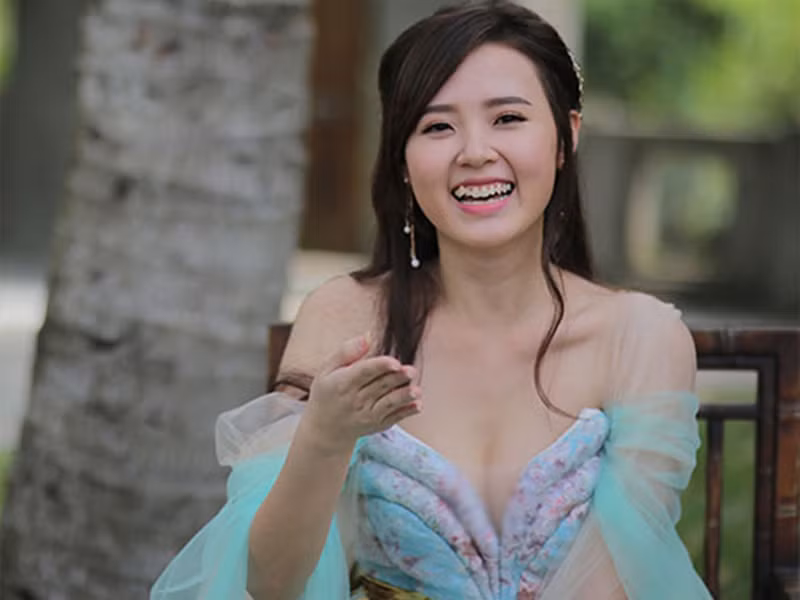 Thậm chí, hot girl sinh năm 1989 còn khẳng định sau này cô cũng không phẫu thuật thẩm mỹ. Ảnh: Dân Việt