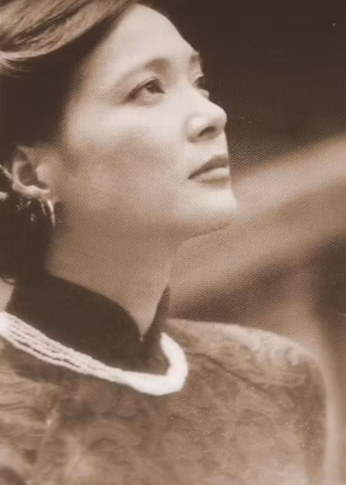 Nghệ sĩ Lê Khanh vốn gắn liền với hình ảnh phụ nữ Hà Nội đài các, thường đóng các vai mộc mạc, chân phương. Ảnh: Vietnamnet
