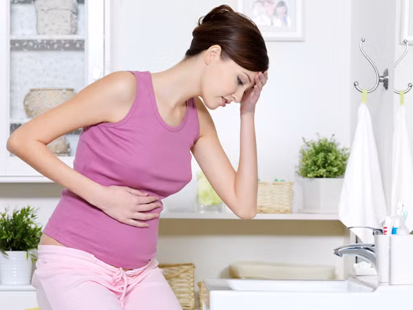 Vấn đề sức khỏe của mẹ có quyết định về cân nặng của con. Nếu mẹ bị huyết áp hoặc bệnh tim sẽ dẫn đến cân nặng bé sơ sinh thấp. Hoặc nếu mẹ thường xuyên hút thuốc và uống rượu lúc mang thai cũng có thể tác động đến cân nặng của trẻ sơ sinh.