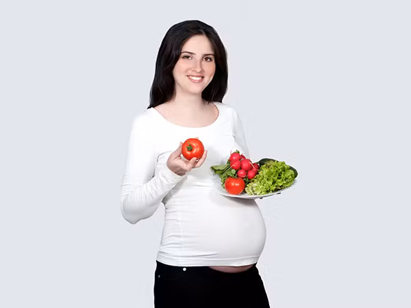 Cân nặng của mẹ ảnh hưởng đến cân nặng của bé. Cha mẹ nặng và cao hơn sẽ sinh ra em bé cao lớn hơn trung bình. Mặt khác, nếu cha mẹ nhỏ nhắn thì họ sẽ sinh con nhỏ nhắn như một yếu tố di truyền.