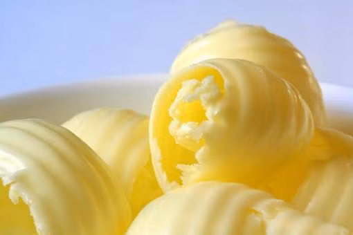 Bơ thực vật. Đã có một thời, người ta tin rằng bơ thực vật tốt hơn so với bơ, nhưng gần đây nhiều nghiên cứu cho rằng loại bơ này chứa hàm lượng chất béo bão hòa, do vậy mà nó không hề tốt cho cơ thể.