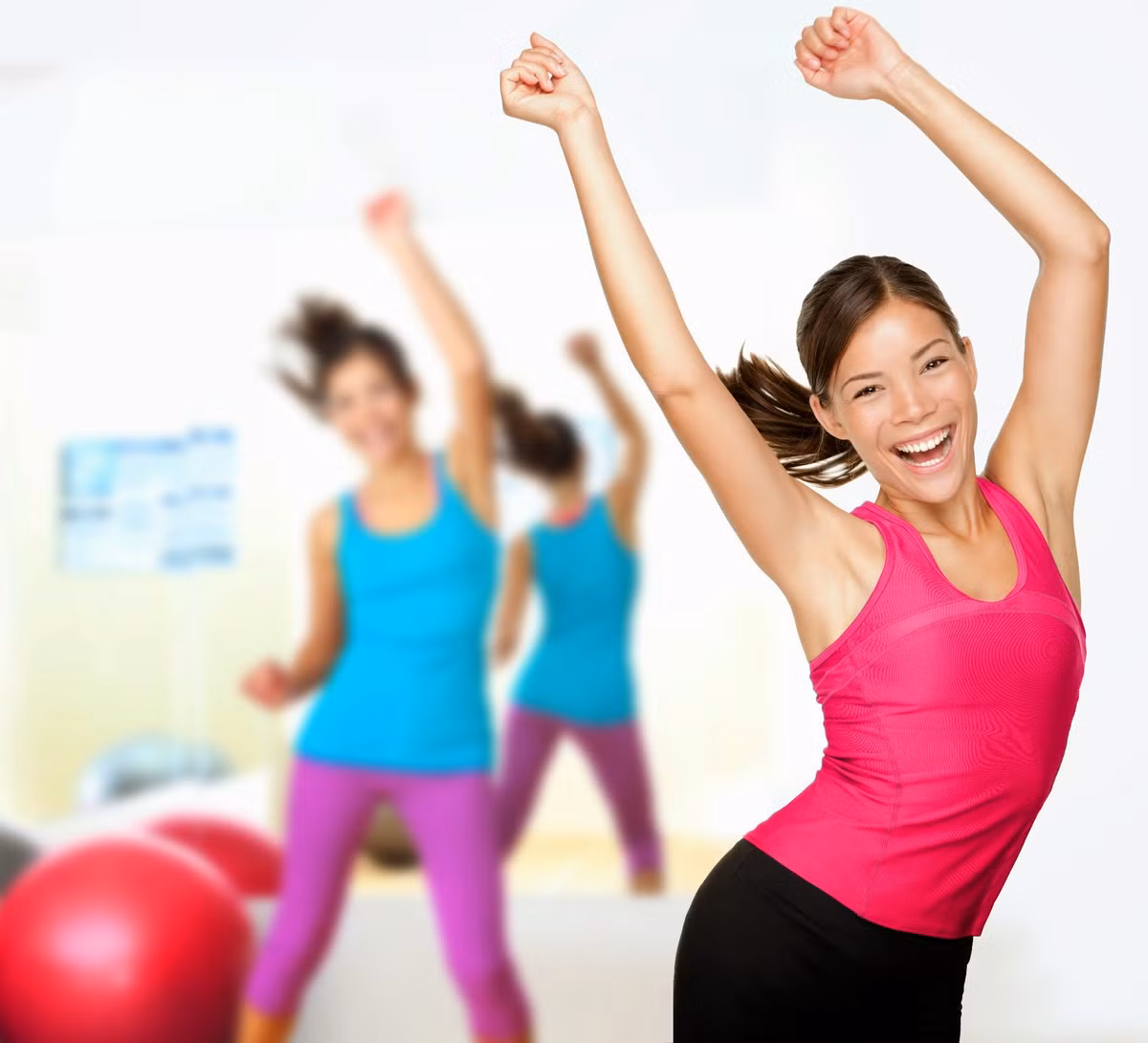 Thoái hóa. Quá trình lão hóa xương có thể gây đau lưng. Những điều kiện như cột sống hẹp, viêm khớp hoặc thoái hóa đĩa, vẹo cột sống đều có thể gây đau. Với các vấn đề thoái hóa này, có thể giảm đau hiệu nghiệm bằng cách tập thể dục.